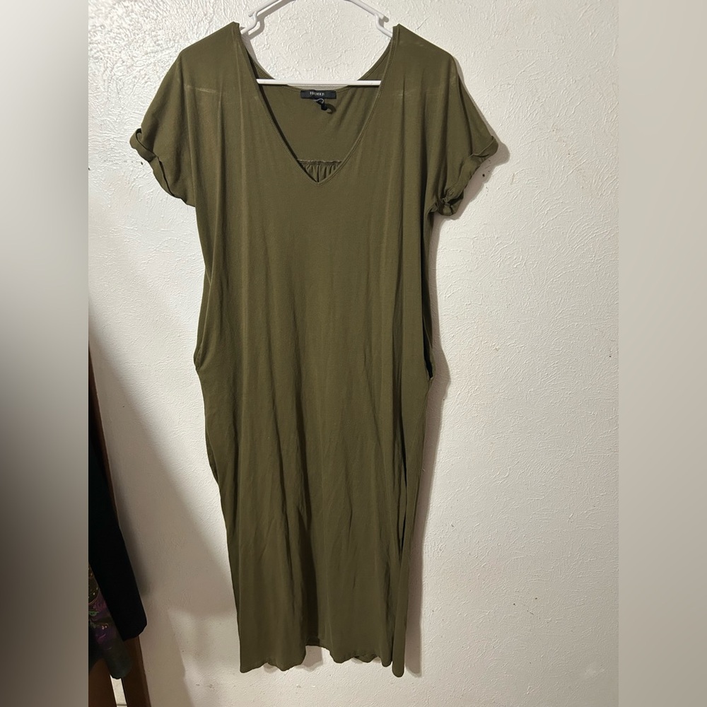 Forever 21 Green Short-sleeve Slit Dress size-small